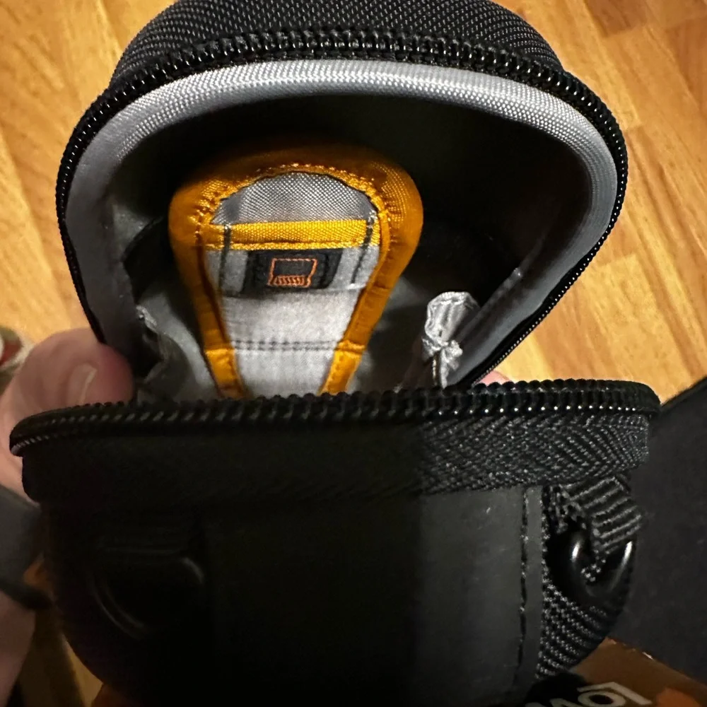 Lowepro Santiago DV 35 - Protective case for compact HD camcorders